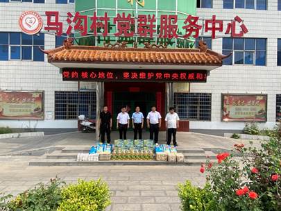 说明: D:\文明活动\我们的节日\2020端午\中原工学院党员志愿者赴结对帮扶村开展端午送温暖活动1.jpg